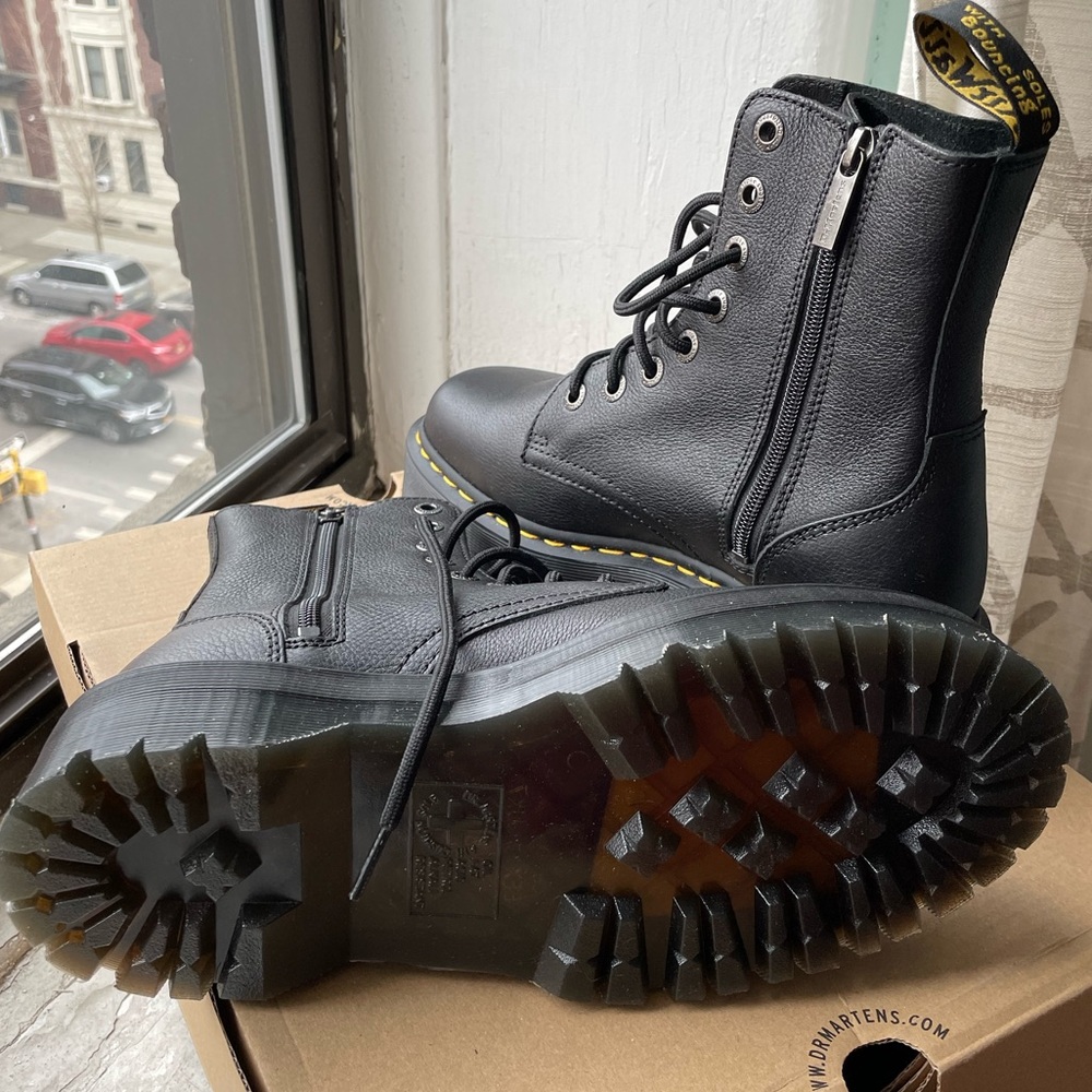 Dr. Marten’s Pisa Jadon III Brand New Never Worn Platform Chelsea Boot